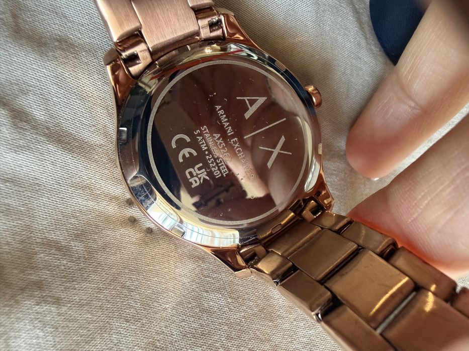Златист часовник Armani