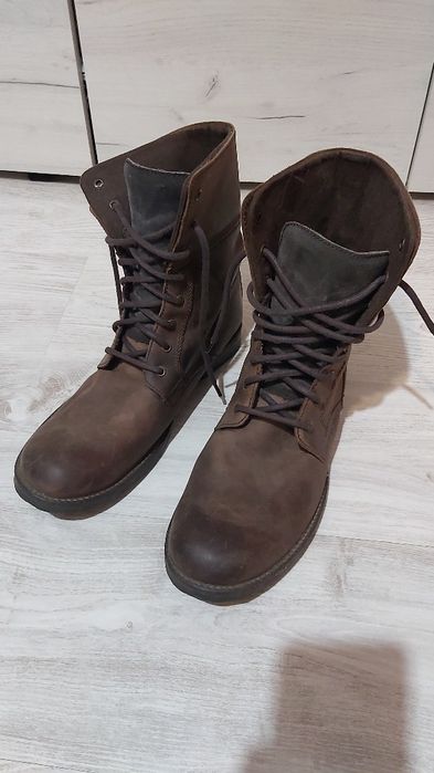 Vând ghete din piele