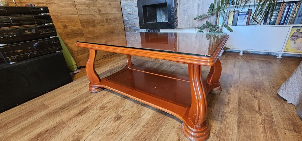 Холна маса от масивна дървесина. Стил барок.