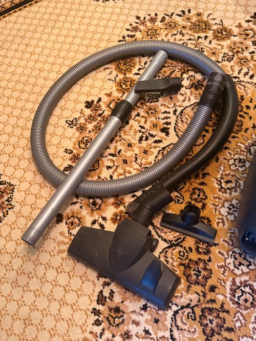 Пылесос Bosch 2100w