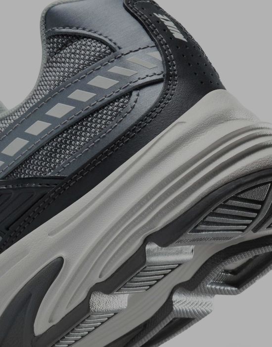 Nike обувки INITIATOR