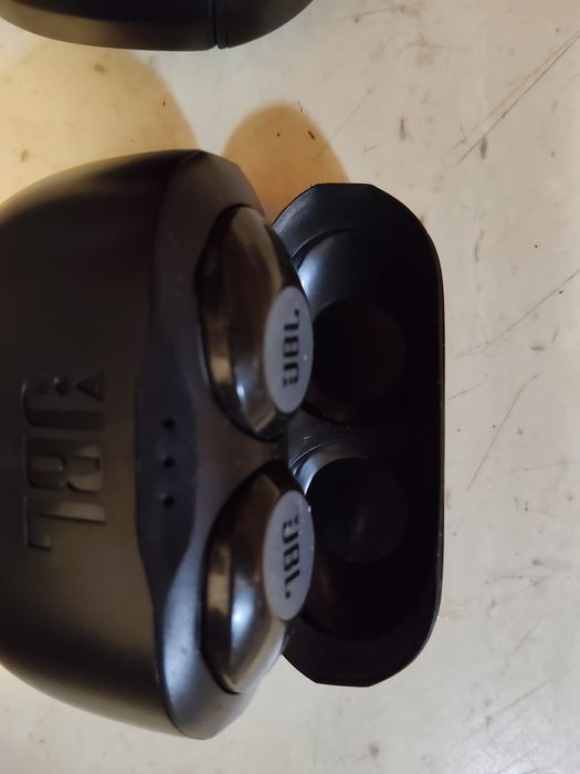 Căști Jbl și Samsung ..noi