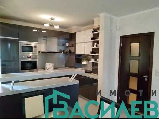 Продава се Тристаен апартамент в София, Център - 104 кв.м за 1810 €/кв.м - Снимка #1