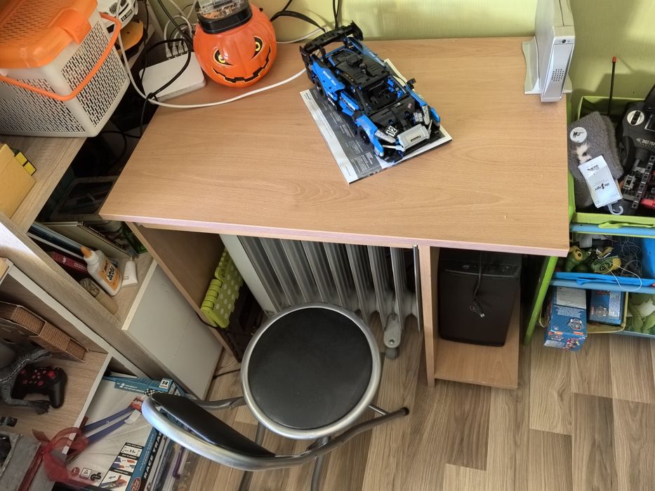 Детско бюро със стол