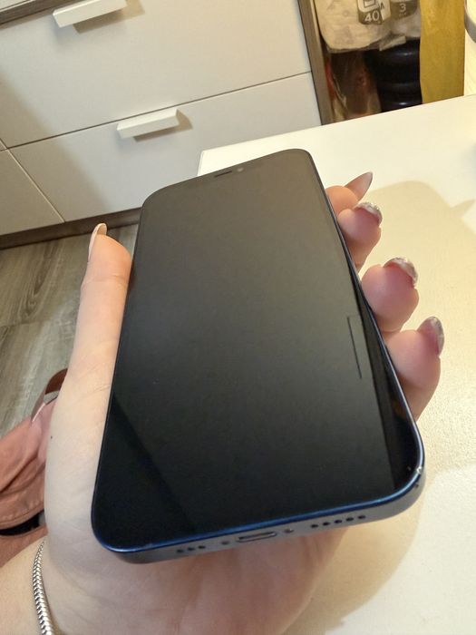 iPhone 12 в добро състояние