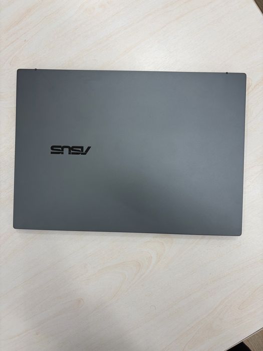 Asus Zenbook Q415M