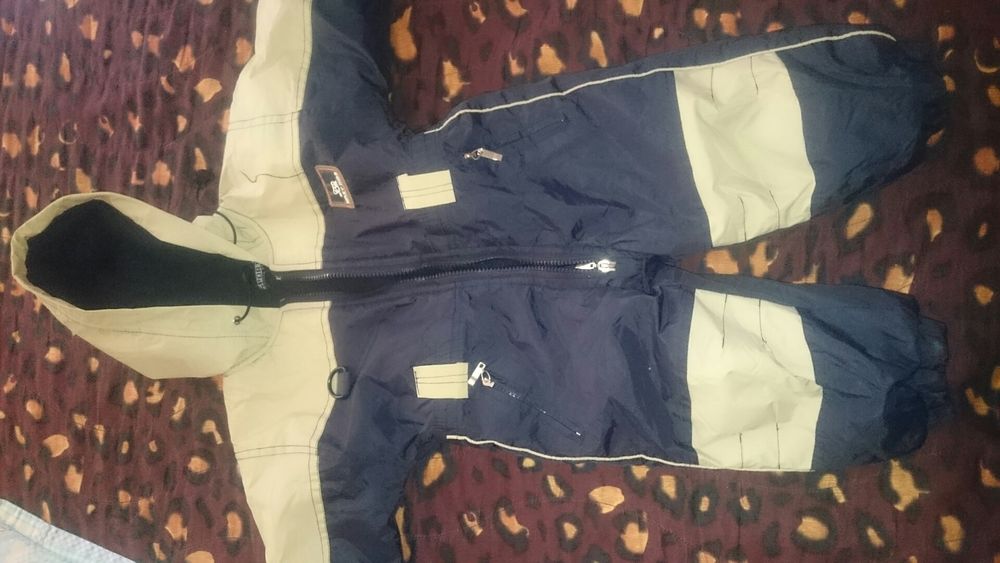 Детски космонавти и якенце