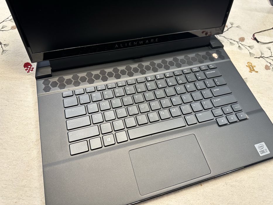 Лаптоп Alienware m15 r3