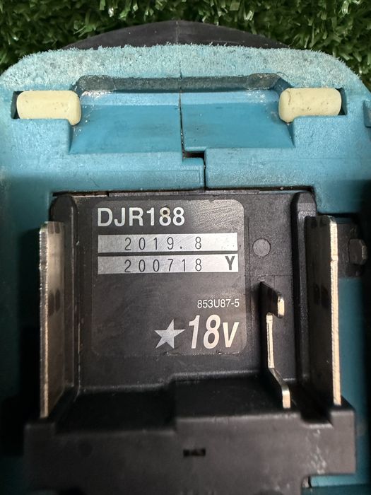 Безчетков саблен трион Makita DJR188