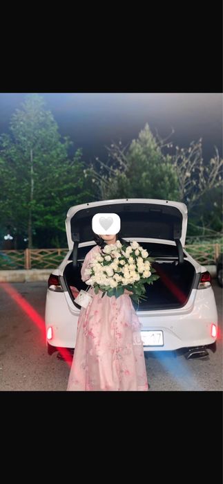 Бір киілген әдемі көйлек