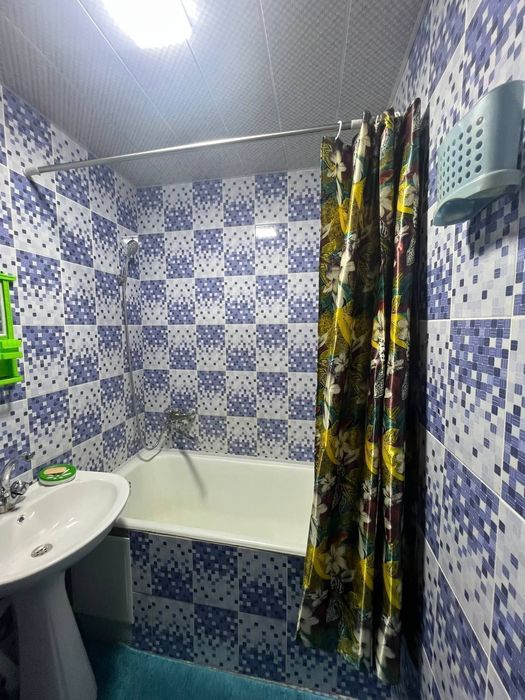 Сдается 3x комнатная квартира 
C обстановкой 
Район: Радуга
Этаж: 2
Це