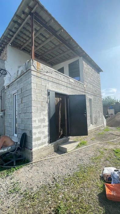 Продам двух этажный дом