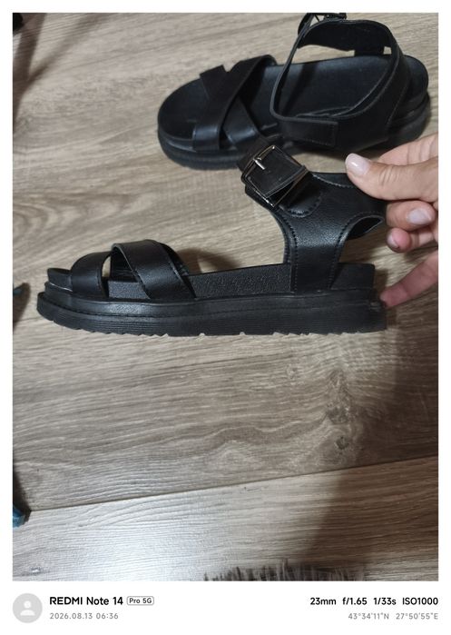 Дамски черни сандали