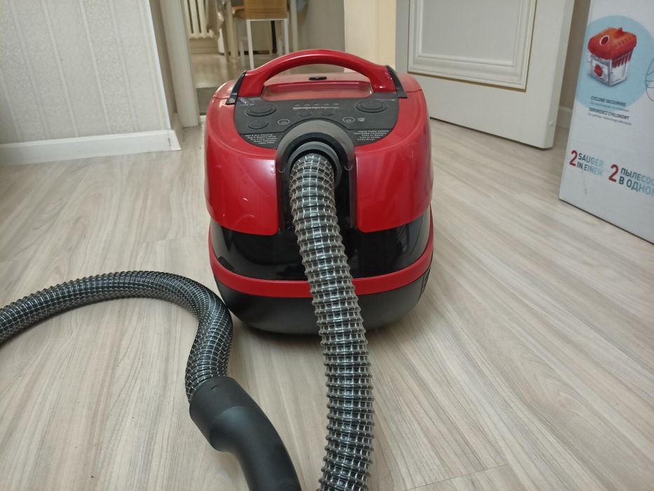 Пылесос Bosh Aqua Wash Clean