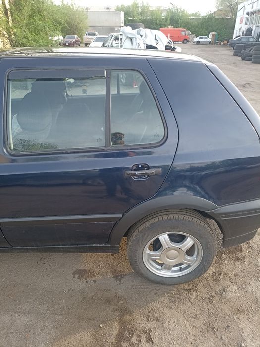 Автомобиль Фольксваген гольф 3