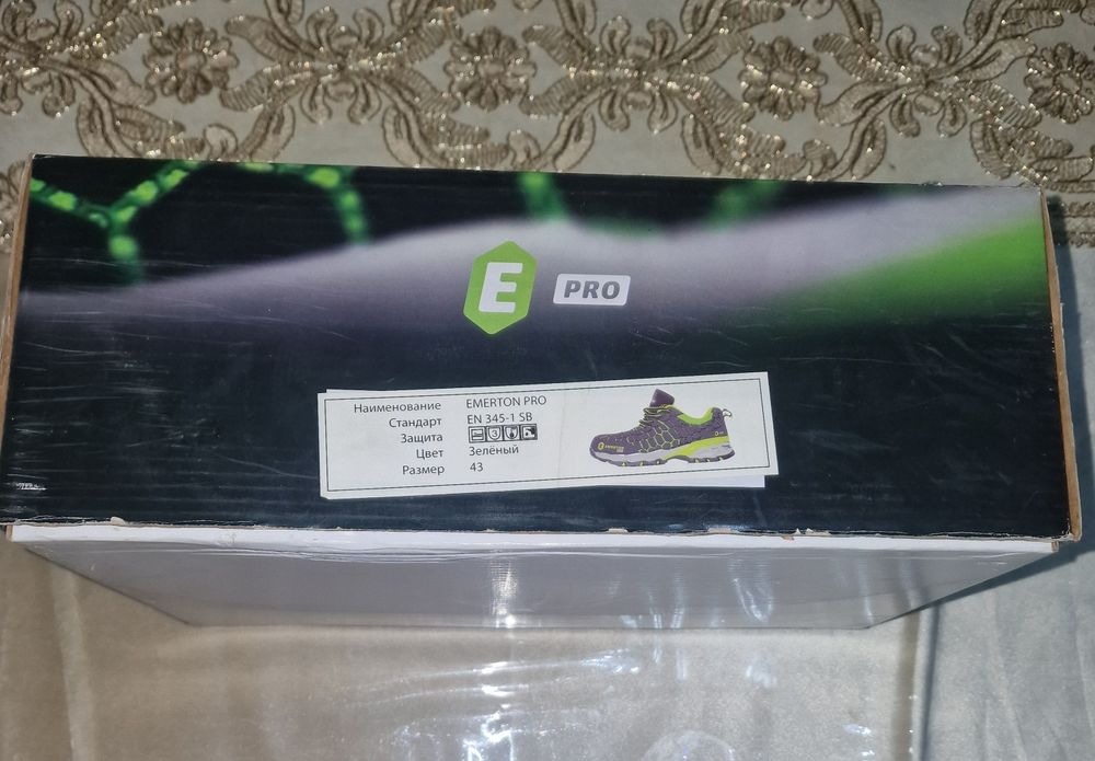 Продаётся новая кроссовка