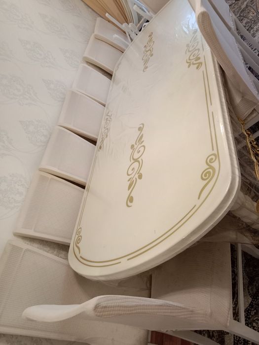 Стол, орындық сатылады.