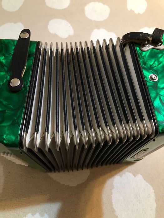 Acordeon Weltmeister 32 bași