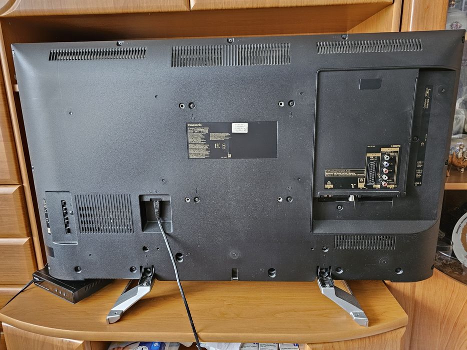 Телевизор Panasonic, диаг 106 см