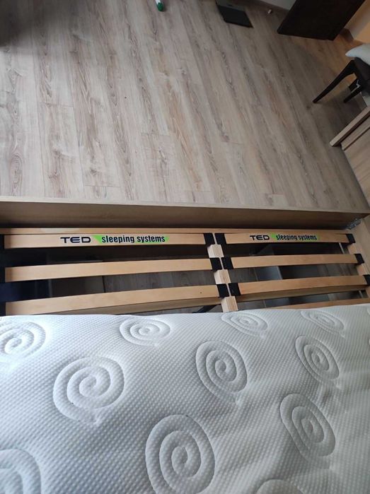 Продавам спален комплект – гардероб + легло с матрак