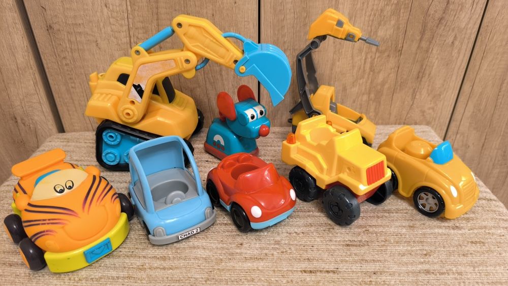 Lot 8 mașinute viu colorate