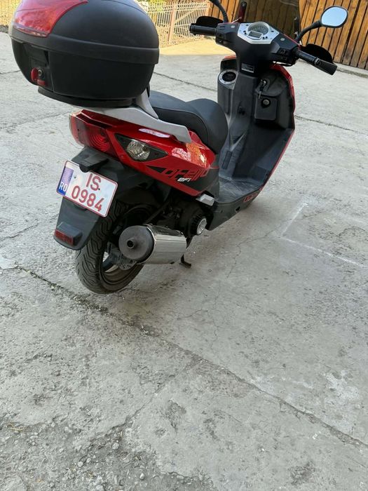 Scuter de 125cc ,pe benzina ,acte în regula