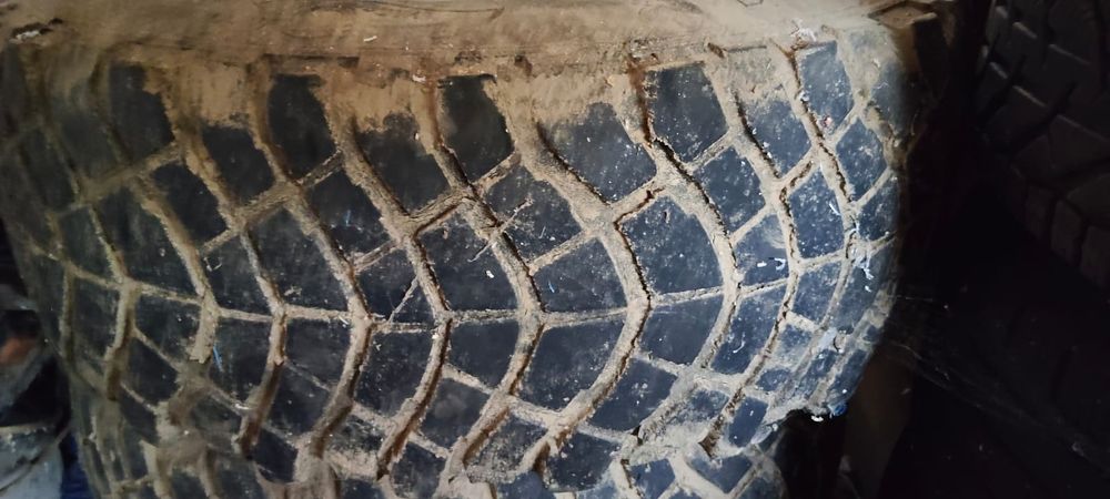 Vând două seturi de cauciucuri