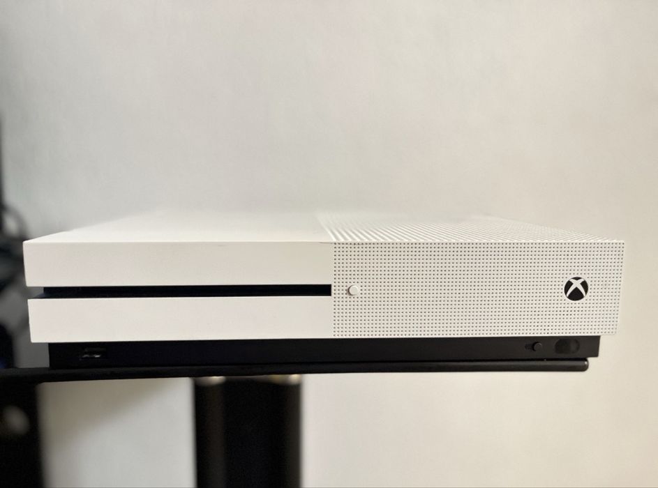 Xbox one s 1 TB С 8 играми