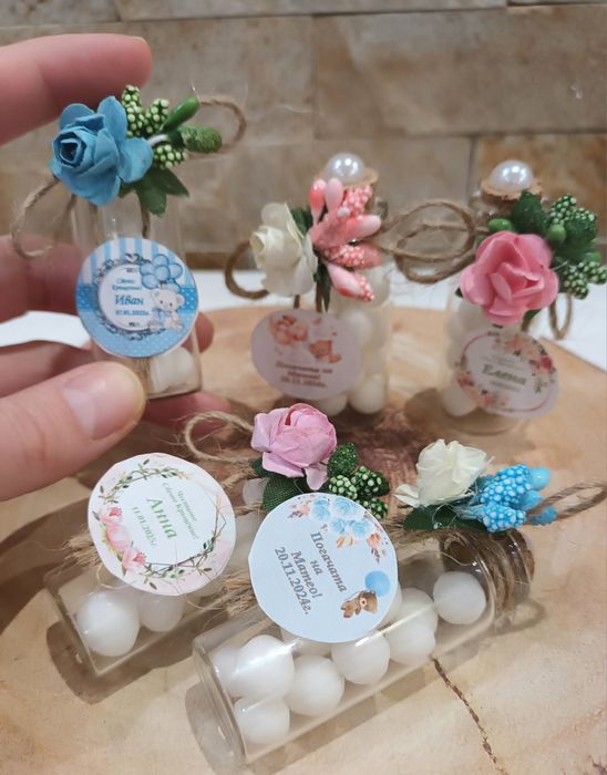 Подаръци за гости: стъкленици и бурканче с мед!