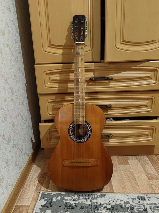 Гитара в хорошем состояния