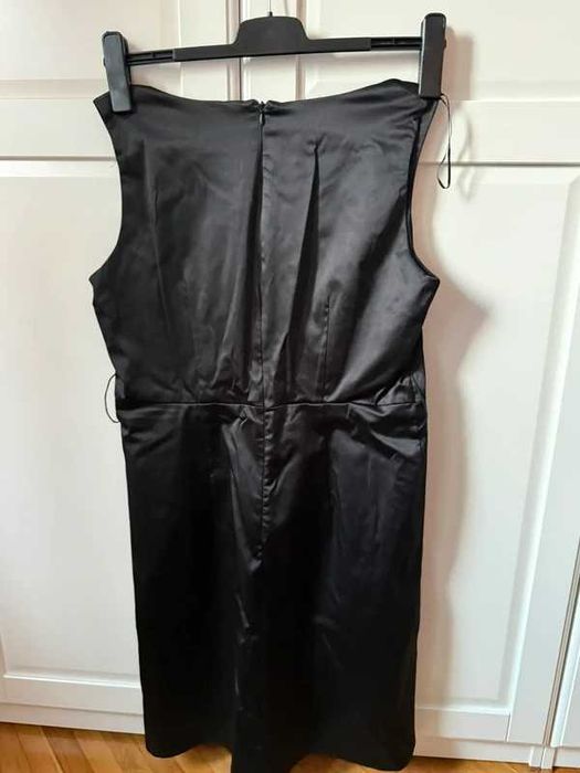 Rochie noua neagra satinata marca H&M