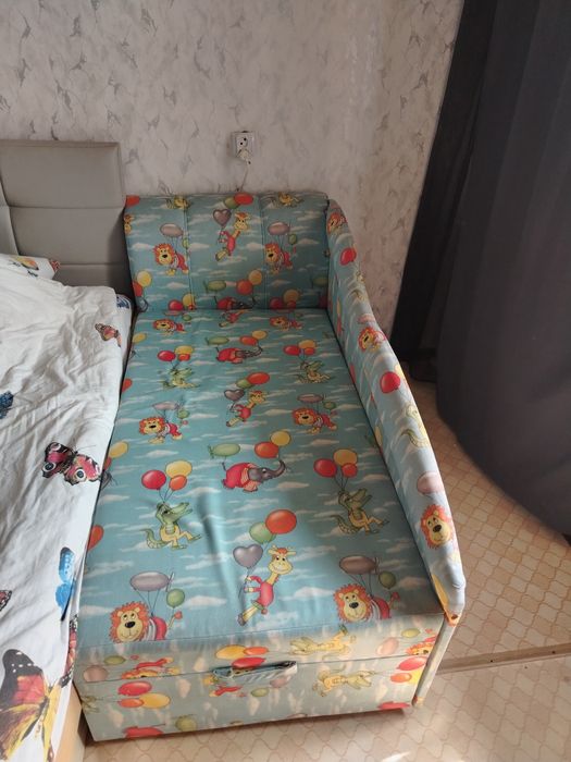Продам диванчик детский