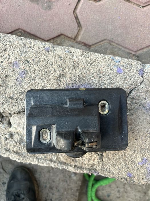 Замок багажника на мерседес