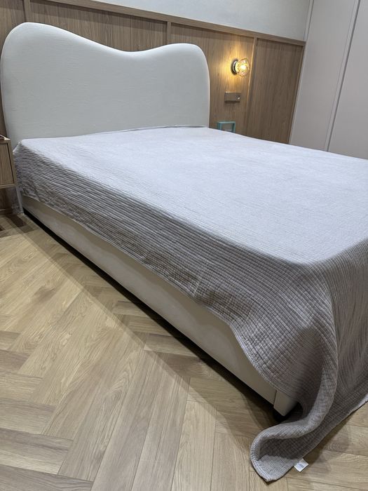 Продам кровать с матрасом