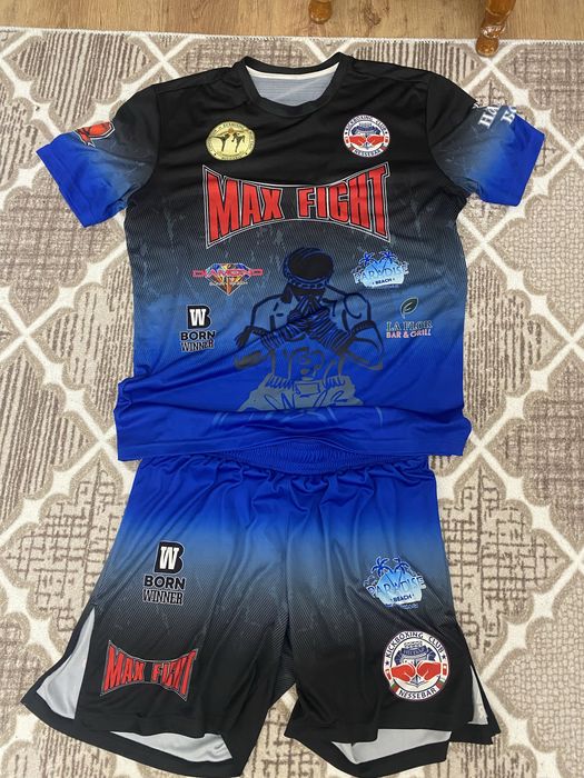 Продава се екип на max fight комплект