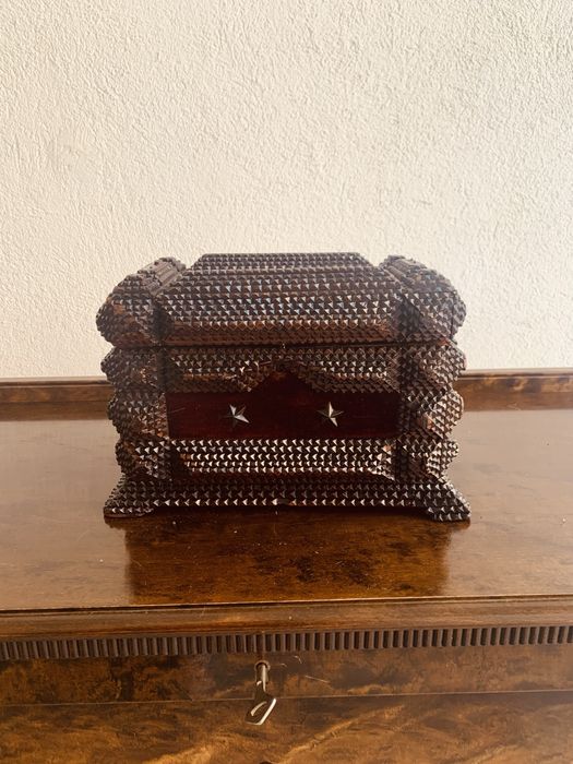 Уникална антикварна Tramp Art кутия / около 1900 г. / ръчна изработка