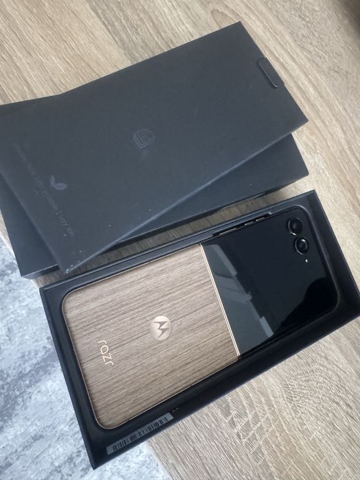Motorola Raz 60ultra nou de 512 gb cu 16gb ram