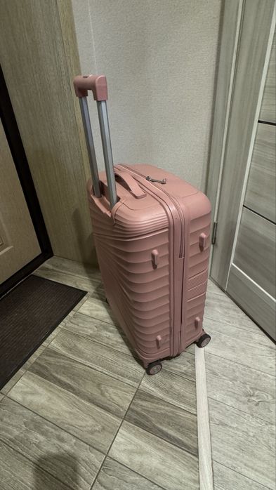 Чемодан размер М