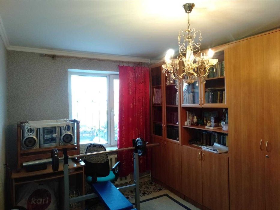 Продам 3 к квартиру на 8 мкр