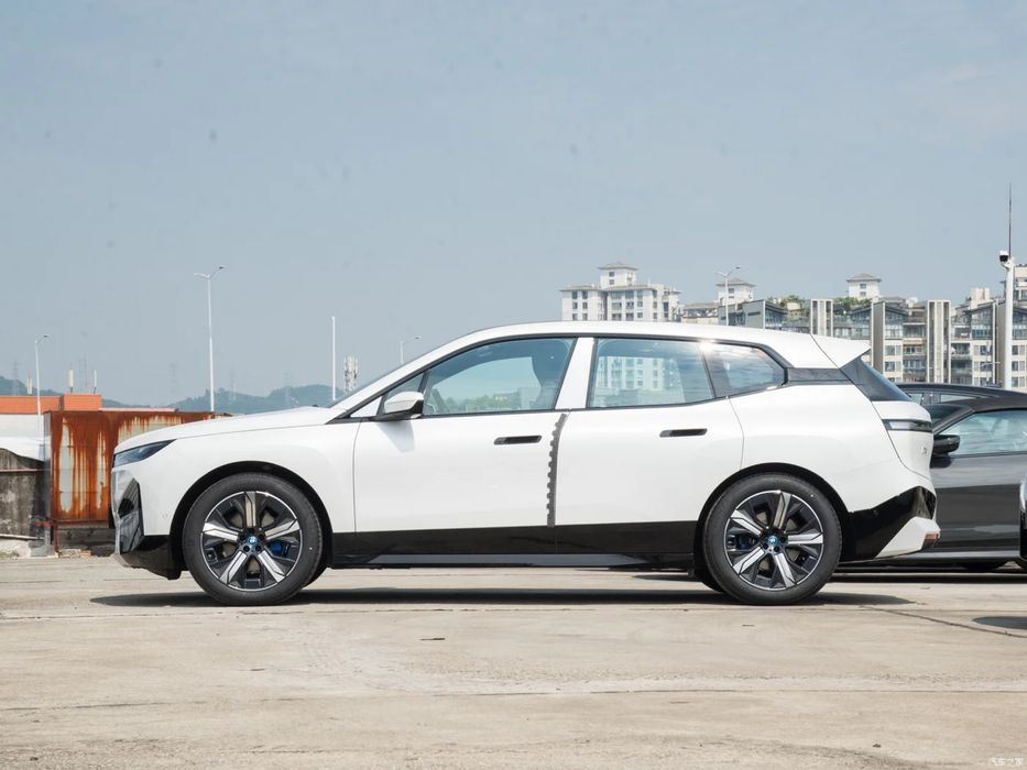 BMW IX xDrive 50 под заказ от Terra Auto