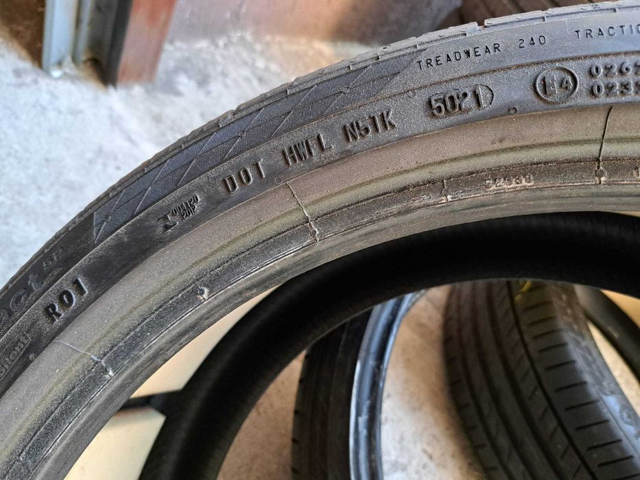 * Set anvelope 285/30 R21 cu 245/35 R21 Continental