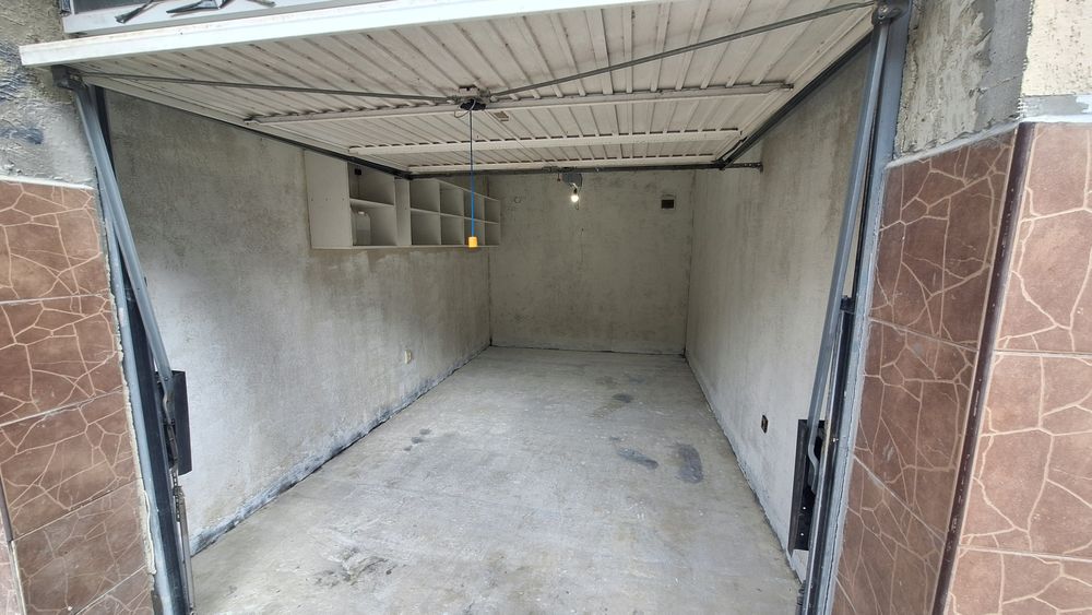 Дава се под наем Гараж / Паркомясто в Варна, м-т Сотира - 18 кв.м за 122.4 € - Снимка #2