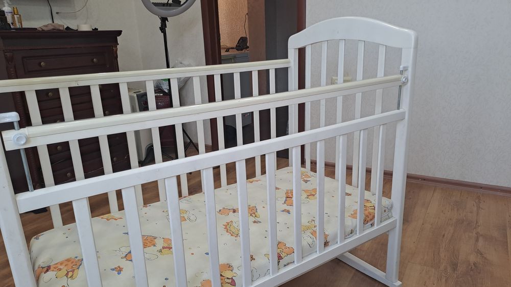 СРОЧНО ПРОДАМ!Кровать детская с матрасом.