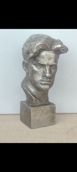 Продам редкий бюст В.В.Маяковского.