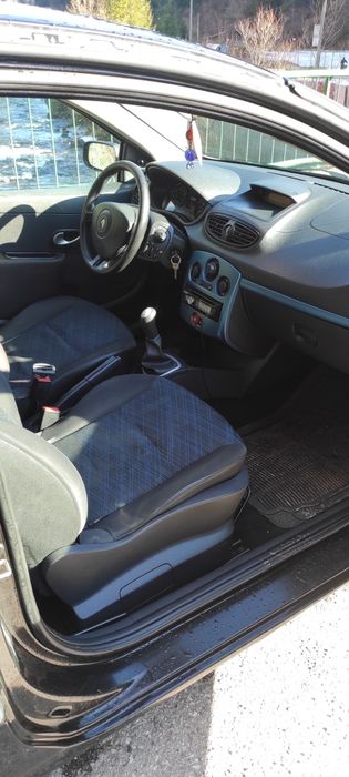 Vând Renault Clio 3 1.2tce