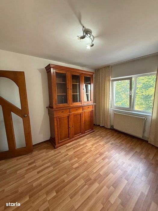 Apartament cu 4 camere decomandate, Obcini