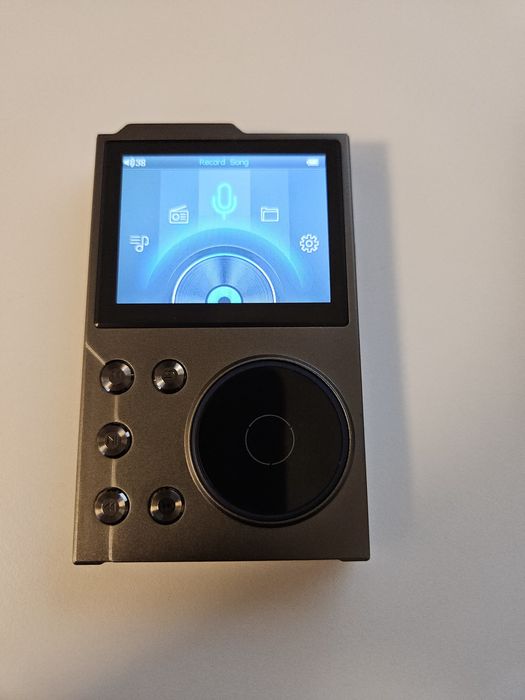 Vând MP3 player cu radio FM, suport micro SD, Bluetooth si funcție DAC + card 128 GB ca nou