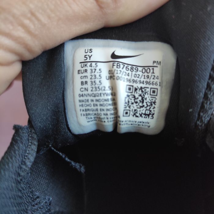 Маратонки Nike номер 37,5