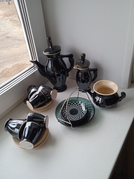 Кофейный сервиз и блюдца