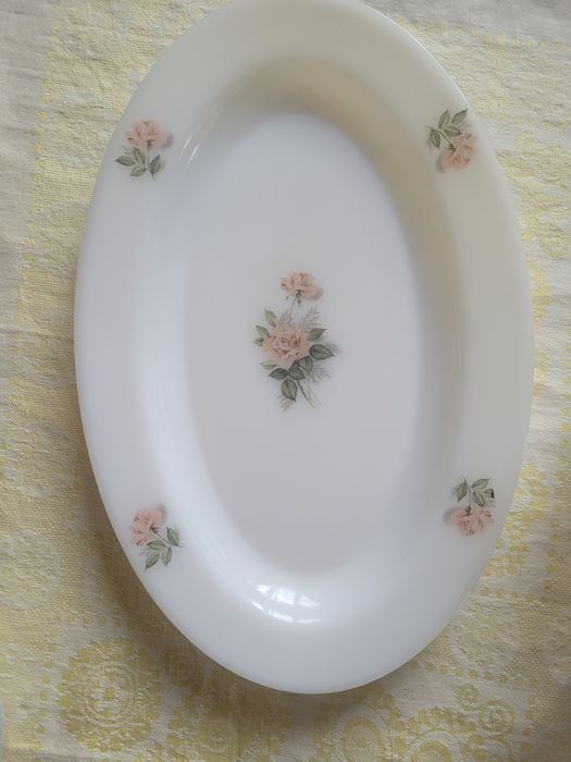 Голяма елипсовидна чиния